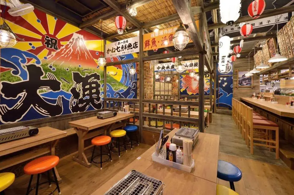 魚s'満の店内の様子